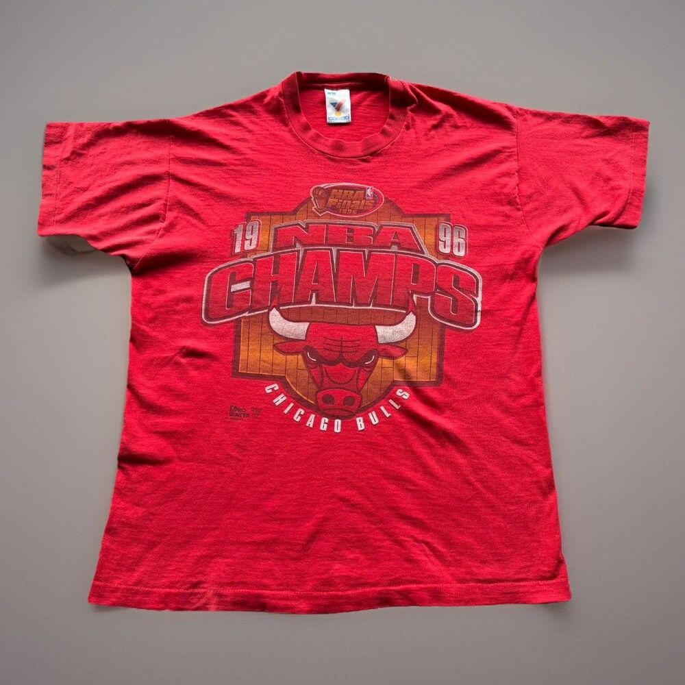 Vintage 90’s 1996 Chicago Bulls NBA Finals Champs T-Shirt Size L Single Stitch